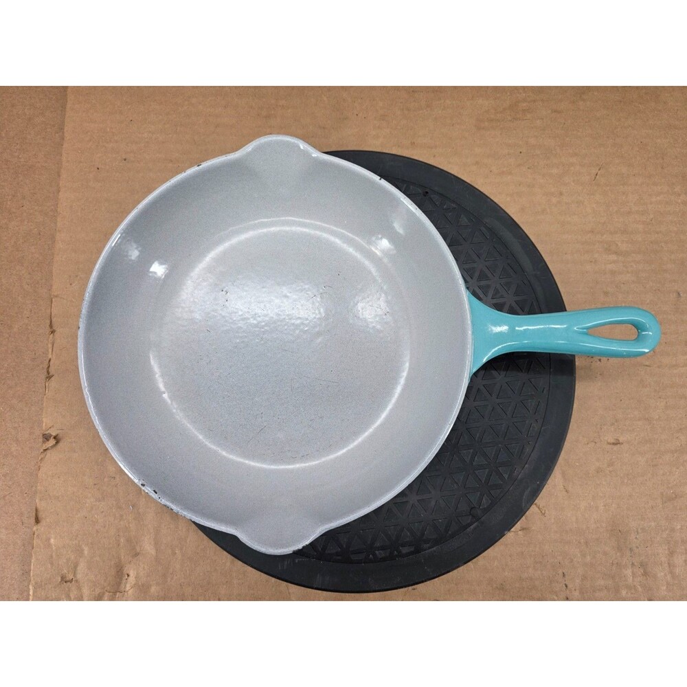 Vintage LE CREUSET Cast Iron Enamel Skillet Pan Turquoise 8 1/2" w/Double Spout
